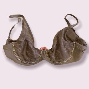 𝅺Victoria’s Secret unlined demi bra in nude lace with leopard piping